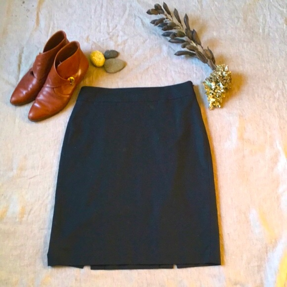 Banana Republic Lightweight Wool Pencil Skirt, Black, size 2